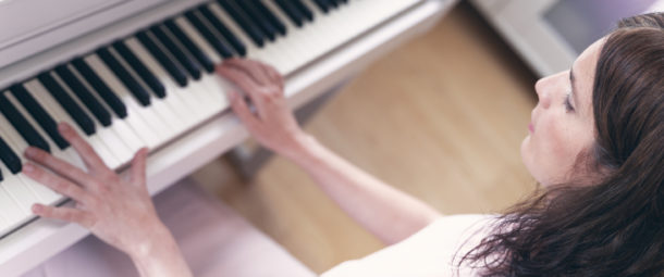 Magdalena Piatti am Klavier